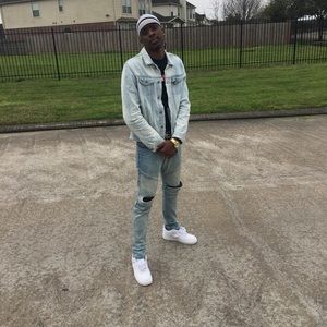 Meet your Posher, Emmanuel